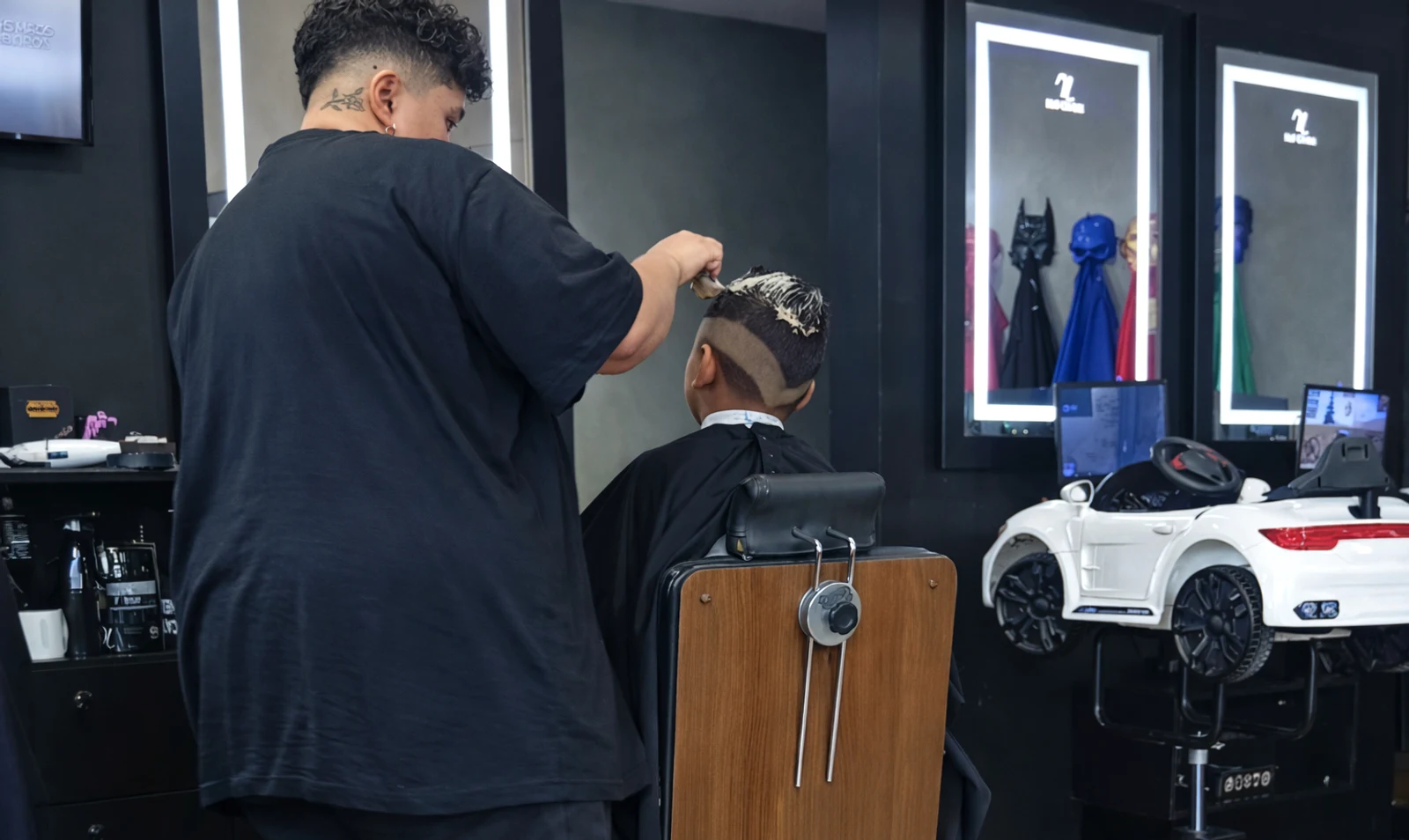 Barbearia Nell Cortes no Parque São Rafael, em São Paulo